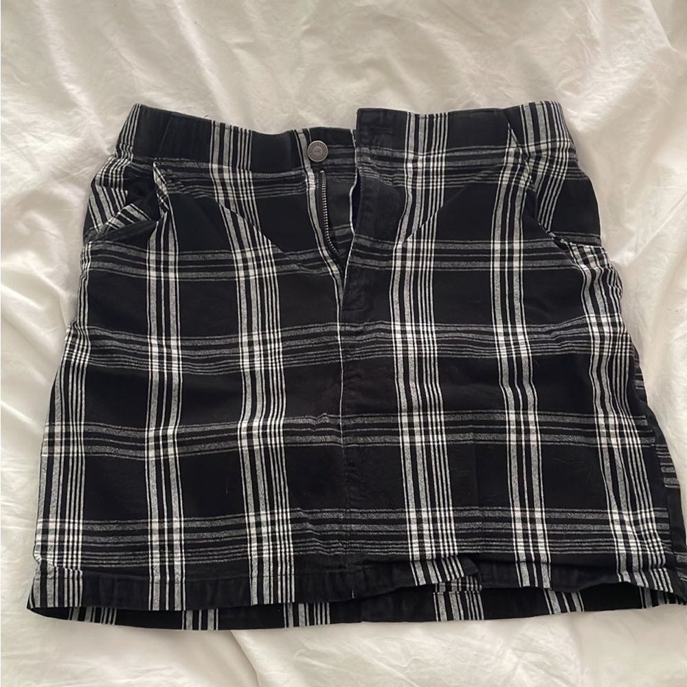 Hollister black and white plaid skirt